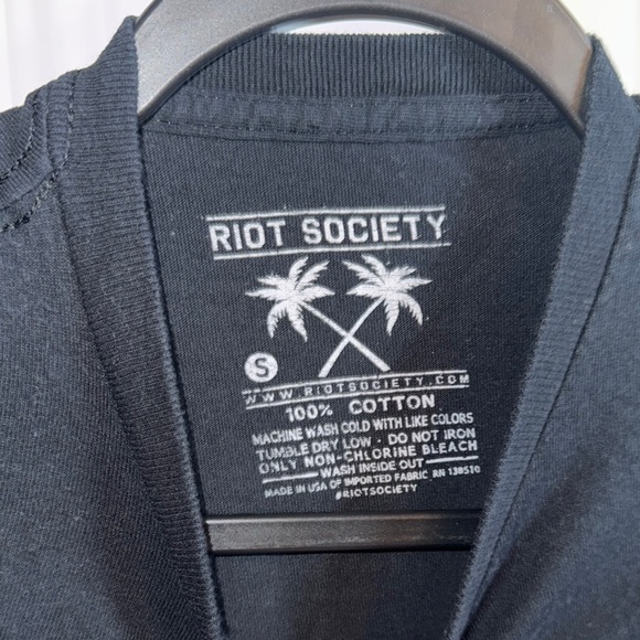 Riot Society - Unisex Black Japanese Print Short Sleeve Shirt size Small - Picture 7 of 8